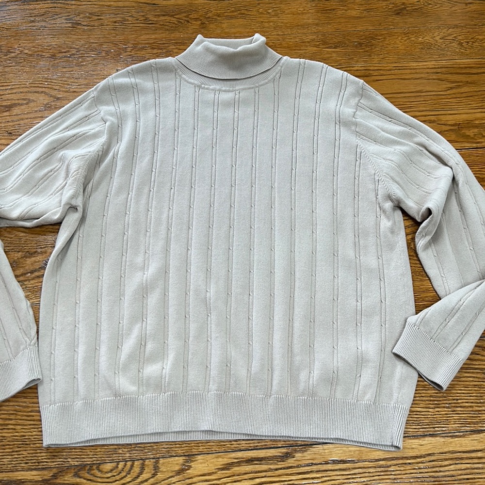 Alex Cannon Rowayton, CT tan color cotton turtleneck top.  Size XL.